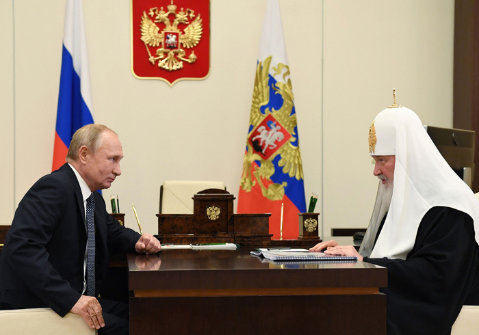 Russian patriarch praises Putin's influence on church-state relations despite persecution concerns