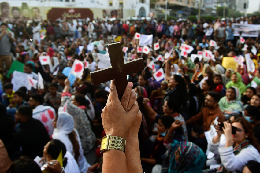 2 Christian nurses acquitted of blasphemy in landmark court ruling