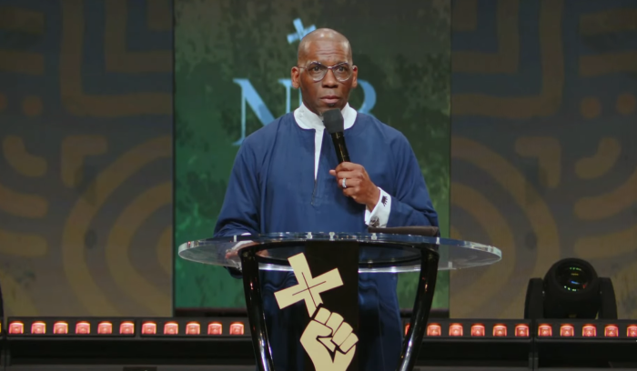 Jamal Bryant’s megachurch gets unemployed churchgoers 300 job offers after altar call